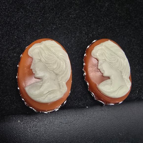 Unknown Jewelry - Vintage Cameo Clip On Earrings Silver Tone Orange White Acrylic NOS